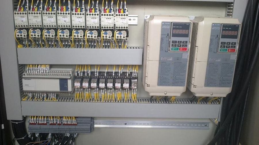 ตู้ควบคุม Inverter และ PLC